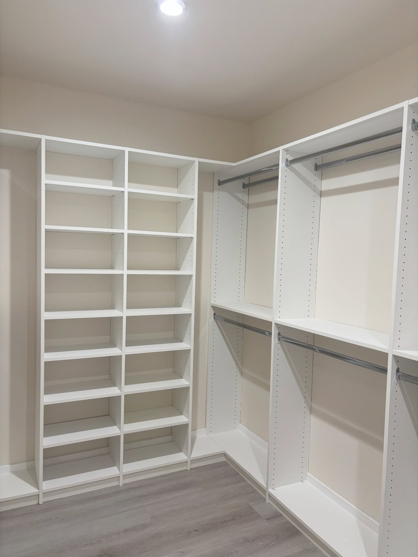 Walk-in with adjustable shelving & hanging